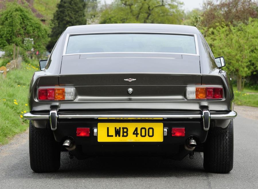  Aston Martin Lagonda V8 Saloon 1974 года  (фото 5 из 15)